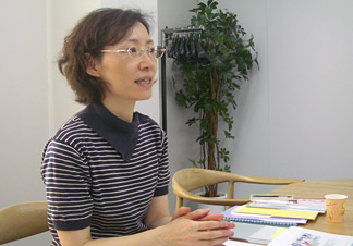 パラクルノについて話す村上智子さん