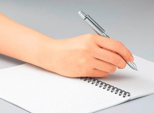 ＜従来のリングノート＞
「リングが手に当たり書きにくい」という不満が約半数も。
