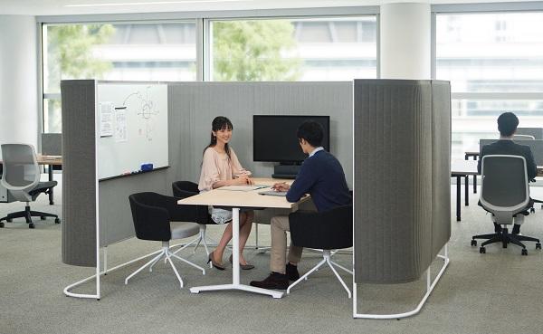 写真：スクリーンブース「inframe（インフレーム）」の使用イメージ