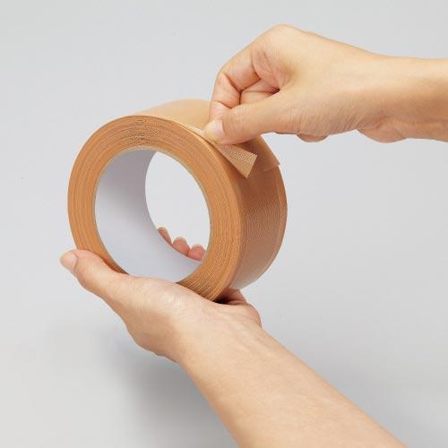 『ラクにはがせる布テープ』商品使用イメージ
