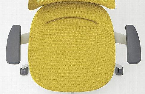 体圧分散を適正にする「3D ポスチャーサポートシート」
これまでの製品よりも深いingのポスチャーサポートは、体圧分布を適正にするとともに、前傾時の体のすべり落ちを防ぎます。