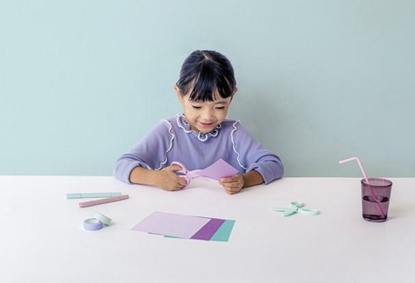 安心のプラスチック製なのに切りやすい「コクヨのはじめてハサミ」を発売