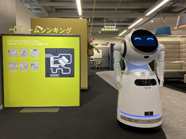 写真：人型AIロボットの期間限定運用のイメージ