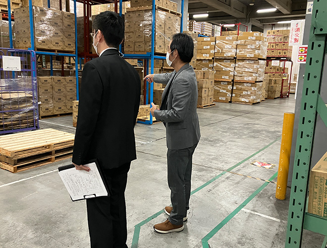 ISO14001審査の様子(コクヨサプライロジスティクス 南港DC)