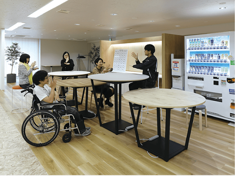 家具の形状や高さ、視認性、安心できる距離感など、多様性に配慮した「HOWS PARK(ハウズ パーク)」