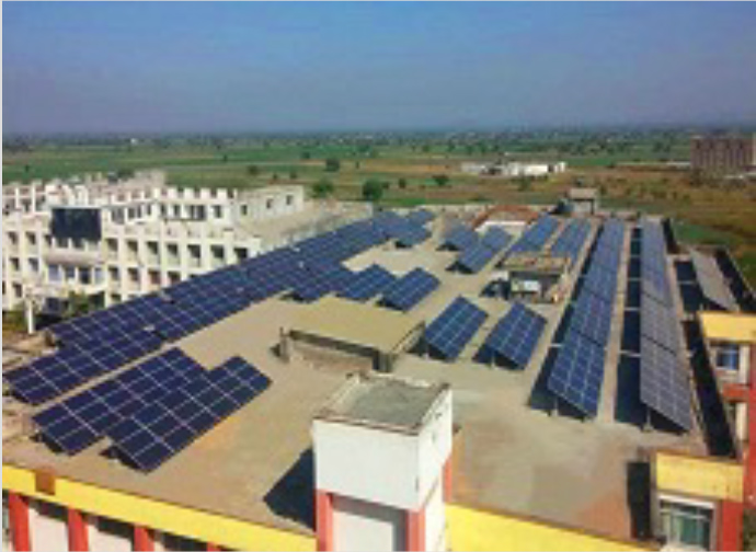 コクヨカムリン ：パタルガンガ工場に設置されている太陽光パネル