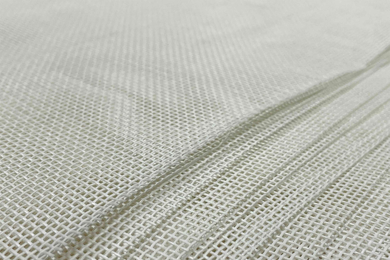 紙端材の配合した再生紙から作られた糸で織られた布のアップ